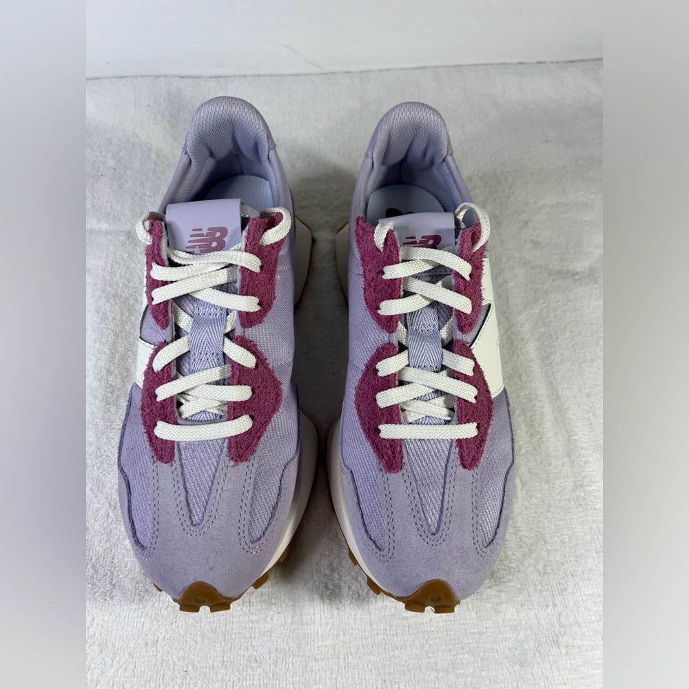 New Balance Women's 327 Sneaker, Size 7.5